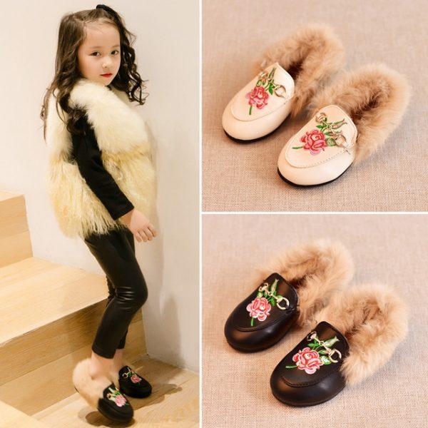 2017 new winter children's peas shoes Flat heel and velvet Princess hairy baby fashion embroidered warm leather shoes